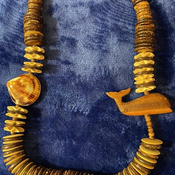 Vintage Wooden Necklace with Shell Accent - Picture 3 of 5